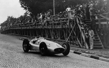 2. Belgrader Stadtrennen, 3. September 1939. Zeiter Platz: Manfred von Brauchitsch (Startnummer 6) auf Mercedes-Benz W 154 Rennwagen.