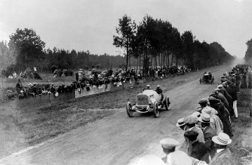 Großer Preis von Frankreich bei Le Mans (Coupe de la Sarthe), 04.-05.08.1913. Léon Elskamp (Startnummer 27) mit einem Mercedes Grand-Prix-Rennwagen 37/90 PS Vierzylinder Serienmotor. In diesem Rennen belegte er den siebten Platz.