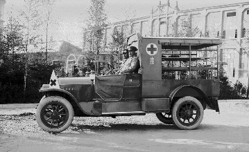 Daimler UK 1 Krankenwagen mit 10/25 PS Motor