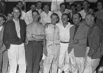 Targa Florio in Italien, 16. Oktober 1955. Die Mercedes-Benz Rennmannschaft, von links nach rechts: John Cooper Fitch, Desmond Titterington, Peter Collins, Stirling Moss, Juan Manuel Fangio und Karl Kling.