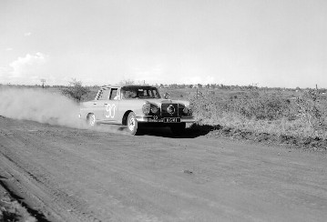9th East African Rally on 31 March - 4 April 1961. W. A. "Bill" Fritschy (start number 90) with a Mercedes-Benz 220 SE touring car.