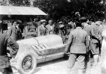 Internationales Semmering-Rennen, 12. September 1926. Mercedes 4,5-l-Grand-Prix-Rennwagen von 1914 mit Kompressor, während den Startvorbereitungen. Rudolf Caracciola gewinnt in der Klasse der Rennwagen bis 5-Liter und Endgültiger Gewinner des 3. Semmering-Wanderpreises.