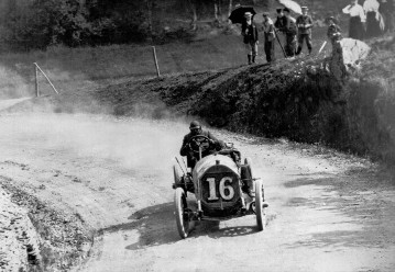Ardennen-Rennen, nach Kaiserpreisformel, 25.07.1907. René Hanriot (Startnummer 16) mit einem 60 PS Benz-Rennwagen. Hanriot belegt den 4. Platz in der Gesamtbewertung.