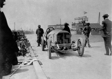 3rd French Grand Prix on the Dieppe circuit (770 km), July 7, 1908. The winner Christian Lautenschlager (start number 35) in a 140 hp Mercedes Grand Prix racing car.