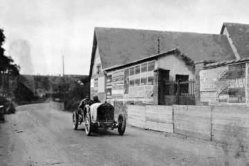 Großer Preis von Frankreich auf dem Rundkurs bei Dieppe, 07.07.1908. René Hanriot (Startnummer 23) auf Benz 120 PS Grand-Prix-Rennwagen. Hanriot belegte den 3. Platz. (Benz gewann auch den Preis der Regelmässigkeit).