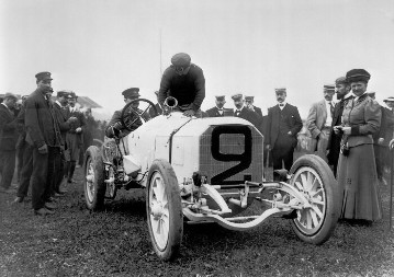 Großer Preis von Frankreich auf dem Rundkurs bei Dieppe, 07.07.1908. Willy Pöge (Startnummer 2) auf Mercedes 140 PS Grand-Prix-Rennwagen. Pöge belegte den 5. Platz im Rennen.
