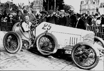 Großer Preis von Frankreich bei Le Mans (Coupe de la Sarthe), 04.-05.08.1913. Theodor Pilette (Startnummer 25) mit einem 90 PS Mercedes Grand-Prix-Rennwagen Typ G 4F Vierzylinder Flugmotor. In diesem Rennen belegte Pilette den dritten Platz.