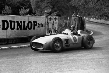 Großer Preis der Schweiz, Bremgarten, Bern, 22.08.1954. Hans Herrmann (Startnummer 6) mit einem Mercedes-Benz W 196 R Monoposto. Herrmann belegte den 3. Platz.