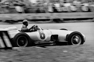 Großer Preis der Schweiz, Bremgarten, Bern, 22.08.1954. Hans Herrmann (Startnummer 6) mit einem Mercedes-Benz W 196 R Monoposto. Herrmann belegte den 3. Platz.