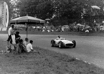 Großer Preis von Italien in Monza, 05.09.1954. Hans Herrmann (Startnummer 12) auf W 196 R Monoposto.