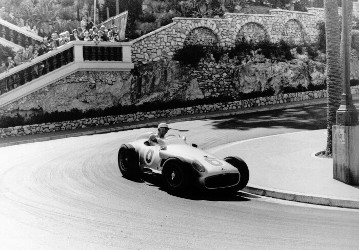 Großer Preis von Monaco (Europa) am 22. Mai 1955. Stirling Moss auf Mercedes-Benz Formel-1-Rennwagen W 196 R (Startnummer 6).