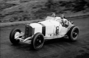 Großer Preis von Deutschland auf dem Nürburgring, 19.07.1931. Rudolf Caracciola und Beifahrer Wilhelm Sebastian (Startnummer 8) mit einem Mercedes-Benz SSKL Rennsportwagen. Caracciola gewinnt in der Klasse über 1,1-Liter.