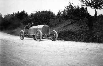 Ries-Bergrennen bei Graz, 21.05.1911. Der spätere Sieger Franz Heim mit einem 200 PS Benz-Rennwagen am Start.