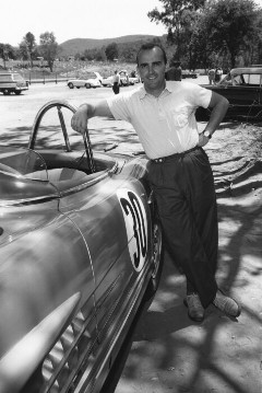 Paul O`Shea, Sieger der Amerikanischen Sportwagen-Meisterschaft, vor seinem Mercedes-Benz 300 SLS, 1957