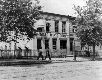 Daimler Motor Company, Long Island, New York, circa. 1895. Cooperation between Gottlieb Daimler and William Steinway.