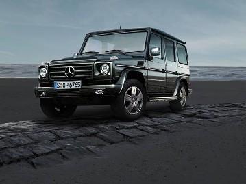 Mercedes-Benz G 500 "Edition 30", Geländewagen, Baureihe 463, 2009. 18-Zoll-Leichtmetallräder 4-fach sowie designo Lackierung Platinschwarz, Lederausstattung einfarbig Chablis und Zierteile Pappel Anthrazit sowie Zierplaketten.