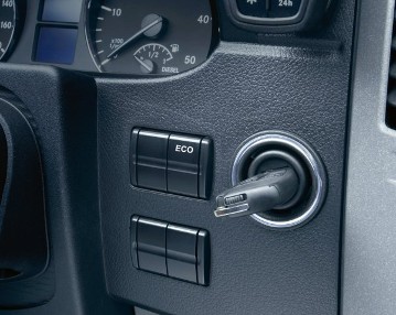 Mercedes-Benz Sprinter
with ECO-Start, an automatic start/stop function which saves fuel and reduces environmental impact.