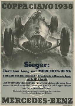 Theo Matejko, Rennplakat Coppa Ciano bei Livorno, 7.8.1938, Offset 80 cm x 56 cm.

Eine Illustration für ein Mercedes-Benz-Rennplakat stammt von Theo Matejko, dem seinerzeit berühmtesten deutschen Pressezeichner. Warum blieb es bei diesem Unikat? War Matejko für Gotschke eingesprungen, war es eine Probearbeit, war der als launisches Genie bekannte Matejko den Verantwortlichen bei Daimler-Benz zu unzuverlässig? Diese Fragen lassen sich heute wohl nicht mehr klären.