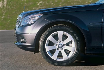 Mercedes-Benz C 200 CDI Estate, model series 204, 2007 version. Tenorite grey metallic paint finish, CLASSIC equipment line with star on the bonnet and 16-inch 7-spoke light-alloy wheels.