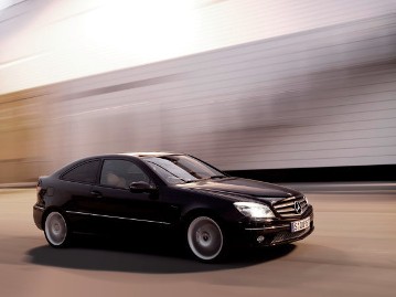 Mercedes-Benz CLC 200 KOMPRESSOR, Sports Coupé, 203 series, 2008, non-metallic black paint finish. Panoramic sliding sunroof, dark-tinted glass in the rear, Sports Package with 18-inch 5-twin-spoke light-alloy wheels and air inlet mesh with atlas grey woven look (special equipment items).