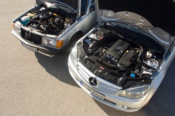 Mercedes-Benz C 200 Kompressor Saloon, model series 204, 2007 version. Supercharged in-line four-cylinder engine M 271 with manifold injection and 1796 cc, 135 kW/184 hp.On the right, the first of the preceding models: Mercedes-Benz 190, early version with carburettor engine, model series 201 (1982 - 1993).In its first version, the in-line four-cylinder carburettor engine M 102 with 1997 cc delivered 66 kW/90 hp.