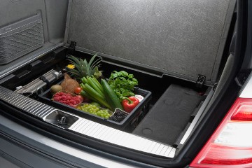 Mercedes-Benz C-Class Estate, model series 2042007. There was a generous stowage compartment under the removable load floor. A useful collapsible box with Mercedes-Benz lettering and star was included as standard.