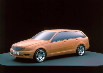 Mercedes-Benz C-Klasse T-Modell, Baureihe 204, 2007, Designprozess. Zur Ausformung früher Stadien als Modell wird Plastilin verwendet, früher waren es Tonmodelle.