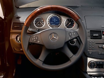 Mercedes-Benz C-Class Saloon and Estate, model series 204, 2007. Wood/leather steering wheel, available as a genuine accessory.