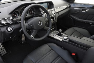 Mercedes-Benz E 63 AMG Saloon, 212 series, 2009 - 2011 version, with M 156 naturally aspirated V8 engine, 6208 cc, 386 kW/525 hp and AMG SPEEDSHIFT MCT 7-speed sports transmission. Darkened bi-xenon headlamps and AMG quad sports exhaust system with chromed tailpipes. AMG instrument cluster, AMG sport steering wheel with aluminium gearshift paddles.