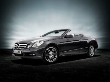 Mercedes-Benz E 350 CGI BlueEFFICIENCY Cabriolet, Sondermodell Prime Edition, Baureihe 207, 2010, limitiert auf wenige Monate. Lieferbar als E 250 CDI/CGI BlueEFFICIENCY, E 350 CDI/CGI BlueEFFICIENCY und E 500, jeweils mit AGILITY CONTROL-Sportfahrwerk mit Sport-Parameterlenkung. Tenoritgrau Metallic, Polsterung 2-farbig designo Leder Platinweiß Pearl/Schwarz mit Memory-Paket, 18-Zoll AMG Leichtmetallräder im 6-Doppelspeichen-Design in Titangrau lackiert und glanzgedreht.