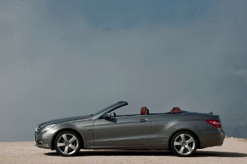 Mercedes-Benz E 350 CGI BlueEFFICIENCY Cabriolet, model series 207, 2010 version, Palladium Silver Metallic, Black soft top, AVANTGARDE interior concept, Black/Flamenco red, brushed aluminium trim element. 18-inch 5-spoke light-alloy wheels. The fully electric soft top can be opened and closed in approx. 20 seconds and at a speed of up to 40 km/h. Photo shoot in Croatia.