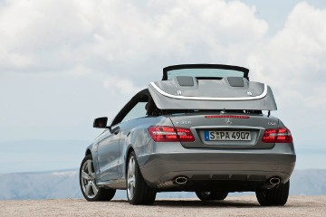 Mercedes-Benz E 350 CGI BlueEFFICIENCY Cabriolet, model series 207, 2010 version, Palladium Silver Metallic, Black soft top, AVANTGARDE interior concept, Black/Flamenco red, brushed aluminium trim element. 18-inch 5-spoke light-alloy wheels. The fully electric soft top can be opened and closed in approx. 20 seconds and at a speed of up to 40 km/h. Photo shoot in Croatia.