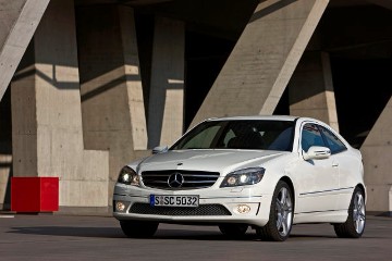 Mercedes-Benz CLC 200 KOMPRESSOR, Sports Coupé, 203 series, 2008, non-metallic calcite white paint finish. Sports Package with 18-inch 5-twin-spoke light-alloy wheels and air inlet mesh with atlas grey woven look (special equipment items).