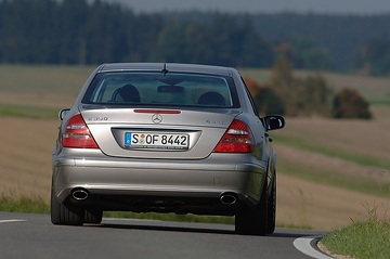 Mercedes-Benz E-Klasse V6-Modelle mit 4MATIC Allradantrieb, 2005.