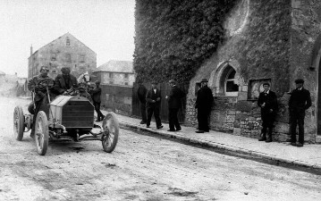 IV. Gordon-Bennett-Rennen in Irland, 02.07.1903. Camille Jenatzy (Startnummer 4) siegte mit einem 60 PS Mercedes-Simplex-Rennwagen.