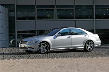 Mercedes-Benz S-Klasse S 500 mit AMG Styling-Paket, Baureihe W 221. - Studioaufnahmen Debeos-Studio