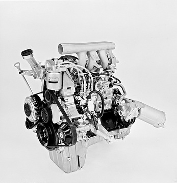 On the basis of the DIESEL '89 car diesel programme, Daimler-Benz has developed new, more environmentally acceptable van engines with larger swept volumes. The four-cylinder OM 601 pre-chamber diesel power plant pictured here delivers 58 kW (79 hp) and provides its maximum torque of 157 Nm in the engine speed range of 2000/min to 2800/min.